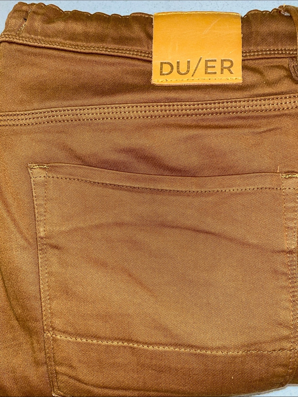 DU/ER Brown Back Pocket Stretch Joggers. VGUC